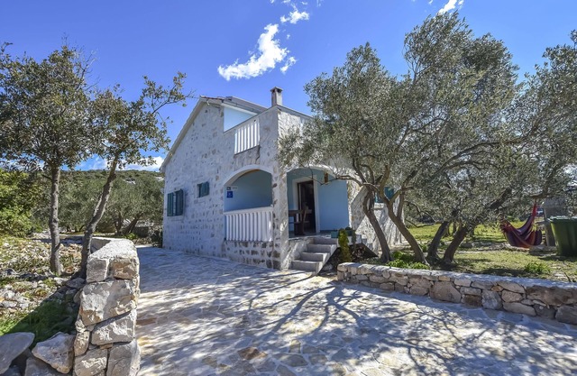 House Kastel (23701-K1) - Tkon - island Pasman