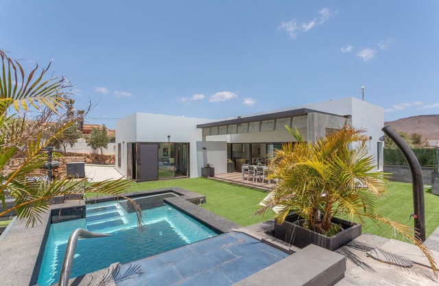 House 'Laian Branded Residensed' with Private Pool and Air Conditioning