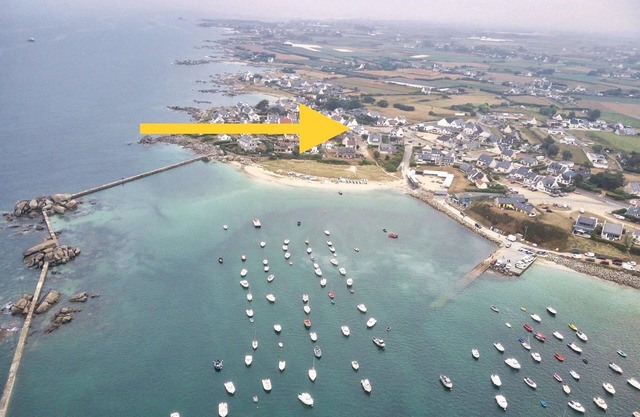 HOUSE LOCATED 50M FROM THE BEACH