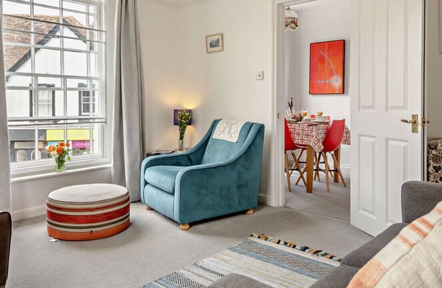 House on the Hill - Two Bedroom Apartment, Sleeps 4