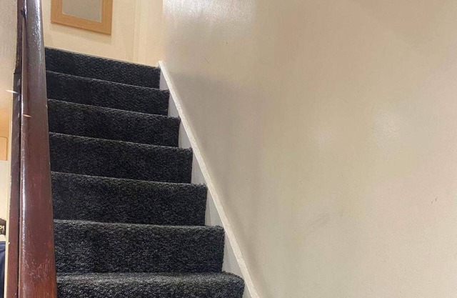 House - Sleeps 8 - Garden - Parking