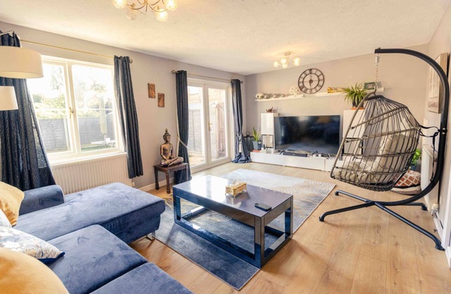 House - Sleeps 8 - Pet friendly - Garden - Parking