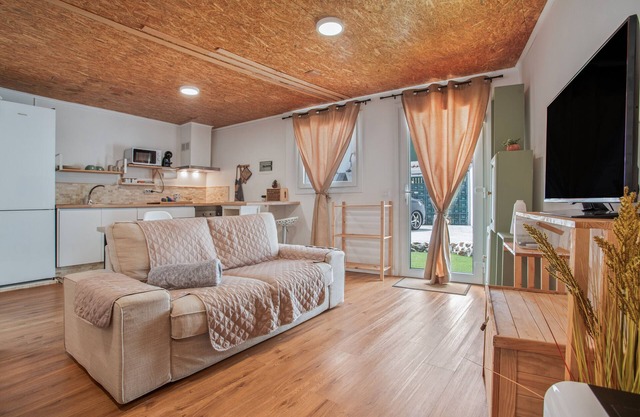 'House' with Balcony and Wi-Fi