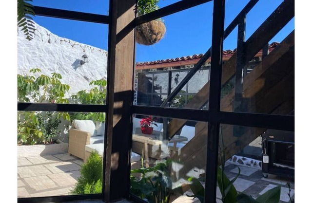House with barbecue in front of Teide