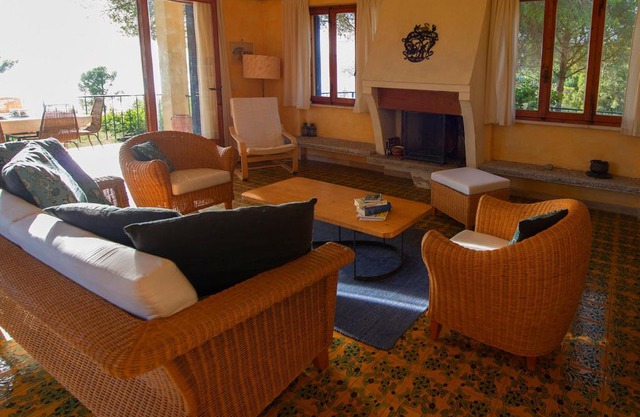 House with direct access and private terrace at sea only 10min from Capoliveri