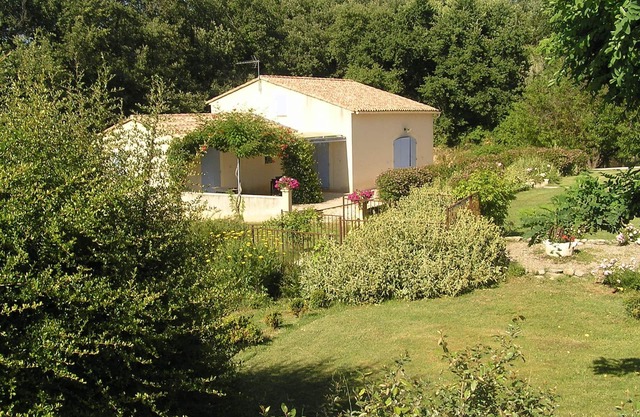 house with garden in the heart of the luberon