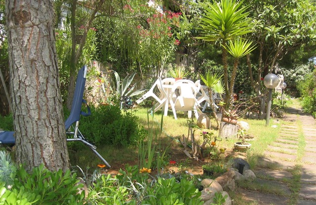 House with garden Lella