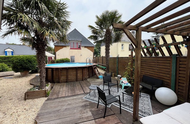 House with garden, pool and spa in a coastal village