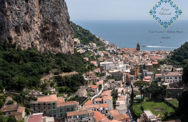 HOUSE WITH LARGE GARDEN IN THE HISTORIC CENTER OF AMALFI