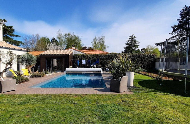 House with pool in the heart of the Marais Poitevin