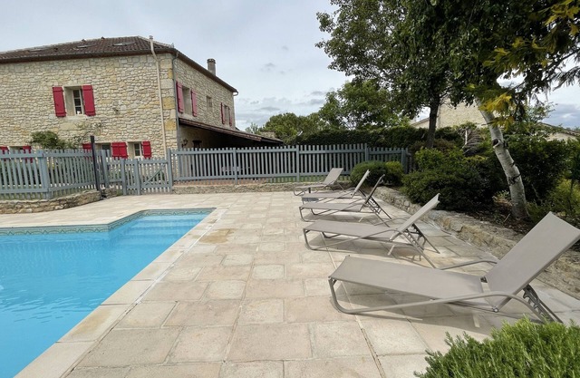 House with private swimming pool, in the heart of south-west