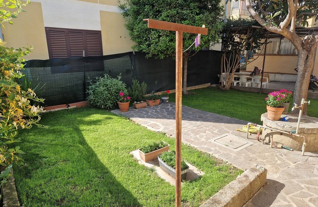 House with veranda and garden 200 meters from the sea