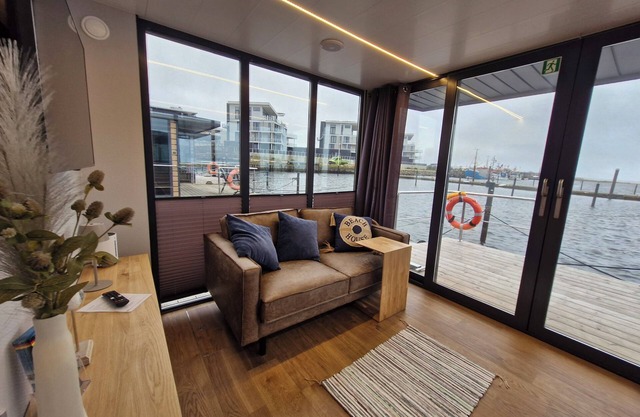 Houseboat Fjord Cirrus with bio sauna and roof terrace in Wendtorf