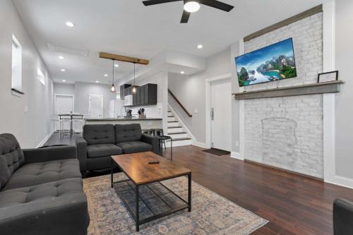 Housepitality - The Urban Roost 1 - Modern
