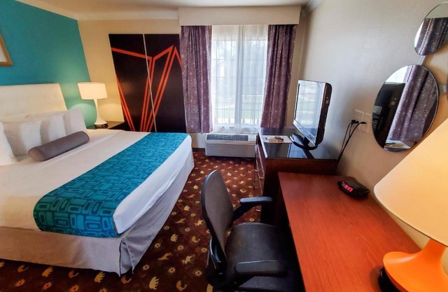 Howard Johnson by Wyndham Pasadena