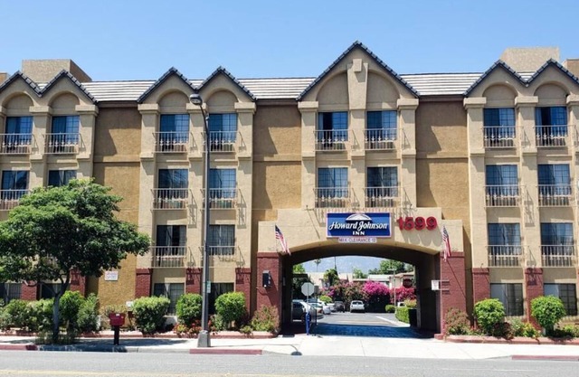 Howard Johnson by Wyndham Pasadena