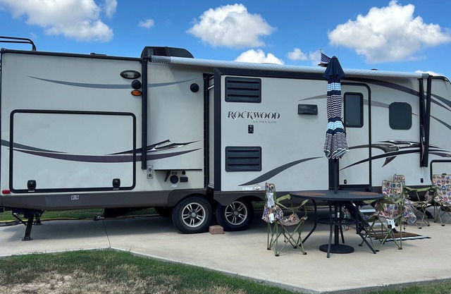 Howdy RV & Resort Bryan, 10mi to TX A&M,off Hwy 6. Amenities included, sleeps 5!