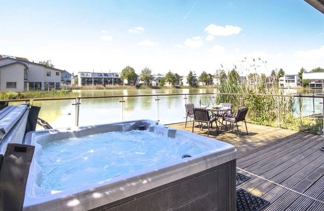 Howells Mere 27, Crane Lodge