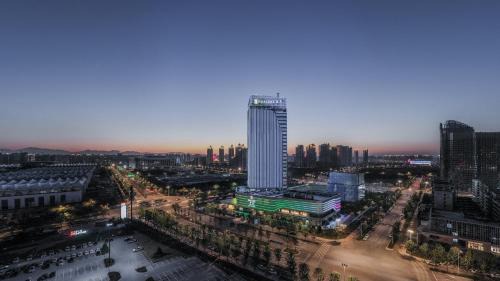 HUALUXE Xi'an Chanba by IHG-西安浐灞华邑酒店-Near Xi'an International Convention Exhibition Center and Shopping mall and The Romantic show of Xi'an-Free Luggage Storage-English Service