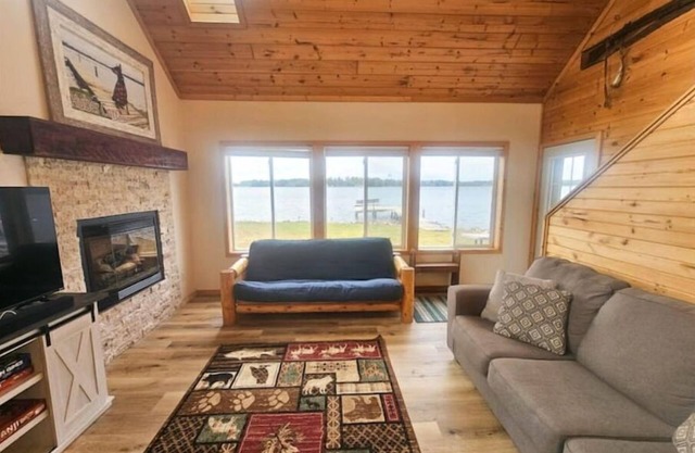 Huber Cottage - Lakefront Cabin w/Dock and Beach