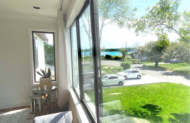 Huge 4 br home waterfornt view-walk to Cummings beach/40 min to NYC