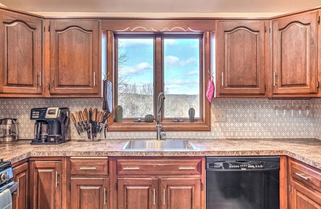 Huge Cabin Epic Appalachian Views + Hot Tub/Sauna+Bar+Game room sleeps 16