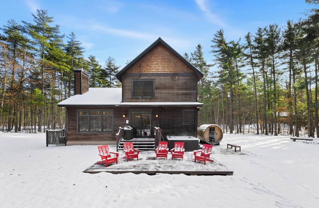 Huge Cabin, Near Whiteface and Lake Placid, Hot Tub, Sauna & Game Room