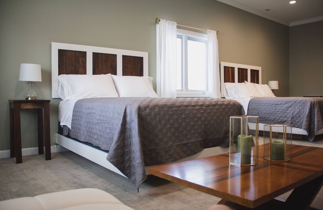 Huge double queen suite and bath in the luxurious Respite Bed and Breakfast!