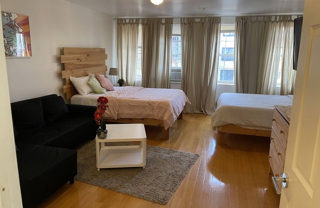 Huge Duplex minutes from Manhattan. Sleeps 12+!