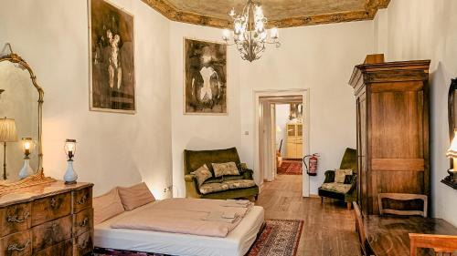 Huge-Elegant-Art 5 Beds Flat in Schöneberg