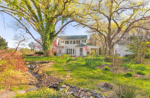 Huge Farmhouse with Heated Pool for Vacations and Retreats
