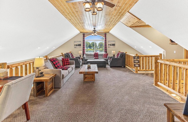 HUGE Gameroom|4 bdrm|Holiday Decor