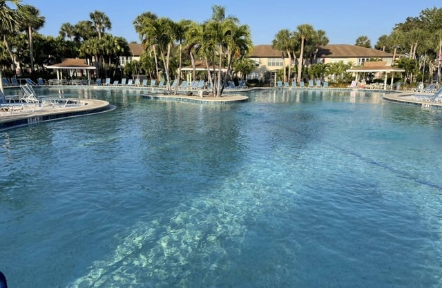Huge Heated Pool, 10 min to the Beach & Downtown 5th Ave