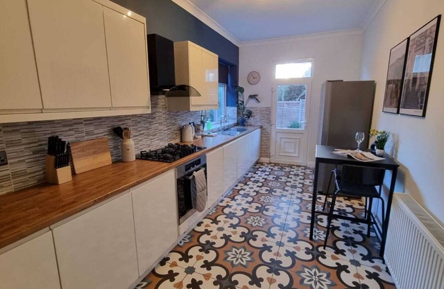 Huge House in Leeds 6BR sleeps13