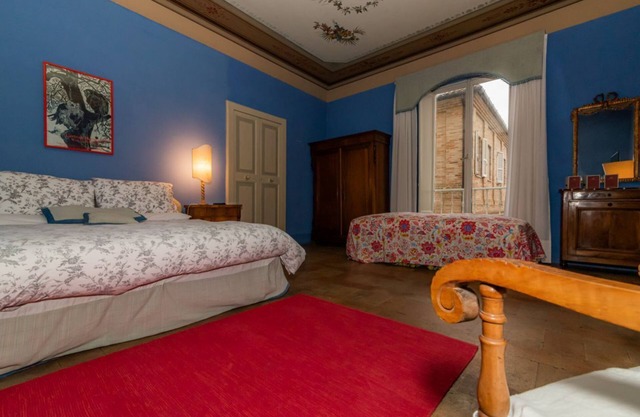 Huge suite, italian historic center town, FERMO: 7 km from the sea.