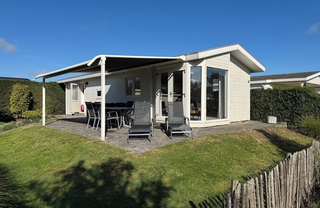 Huis Joschi in Breskens - fenced, lounge, sun loungers, 150m to the beach