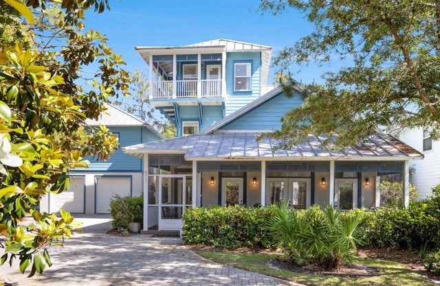 Hummingbird Cottage - Sugarwood Beach Home With Carriage House And 3 Bicycles