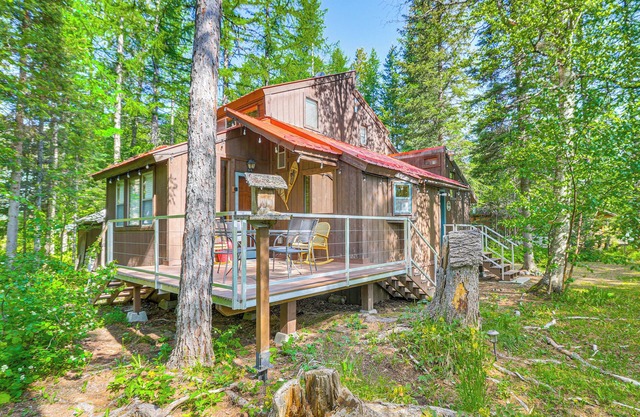 Hungry Horse Cabin w/Gas Grill, Near Glacier!