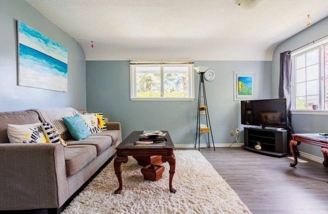 🍯Hunny Bee Inn🐝🌺nCozy-comfort home surrounded by mountains.