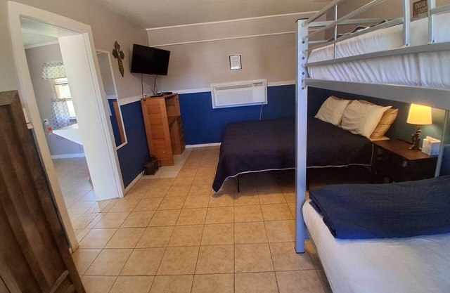 HUNTERS SUITE SLEEPS 6