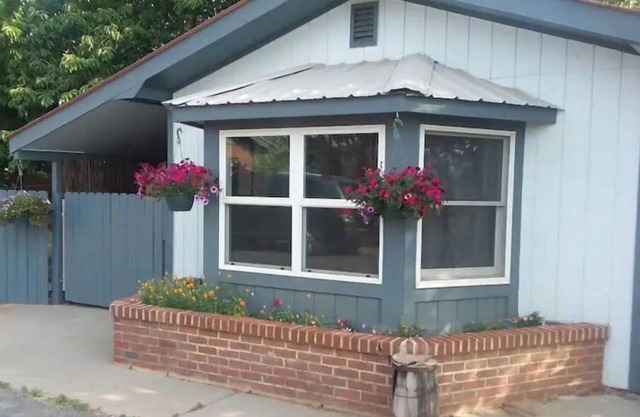 Hunters Welcome! King Bed, Views & Peace in Bayfield Guest House