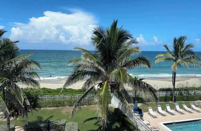 Hutchinson Island,BeachFront, Heated Pool, Balcony, Top Floor