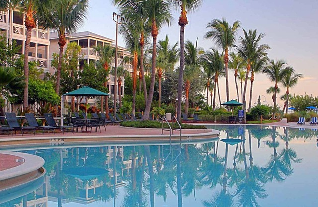 Hyatt Beach House- 2 Bedroom Located On The Gulf With Private White Sand Beach!