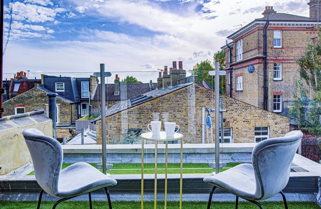 Hybrid Resi - Greenwich | 3 Bed Apartment