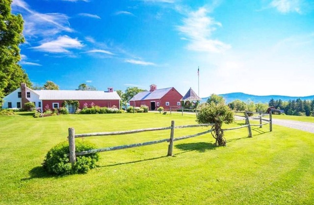 Iconic Stowe Mountain Farm, 88 acres! 6min to Downtown Stowe, 8min to Mt Road.