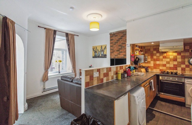 Ideal for a longer stay or contractor, sleeps 1-4