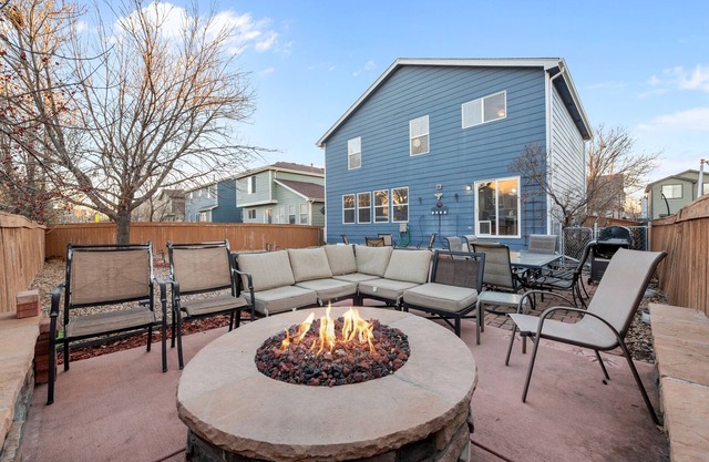 Ideal for Families & Groups | Theatre | Pet Friendly | Firepit | Spacious