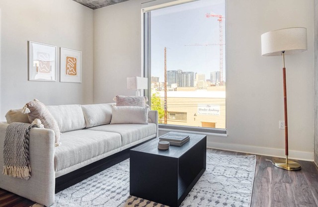 Ideal Golden Triangle 1BR w/ Pool, Gym & W/D, next to Park, by Blueground