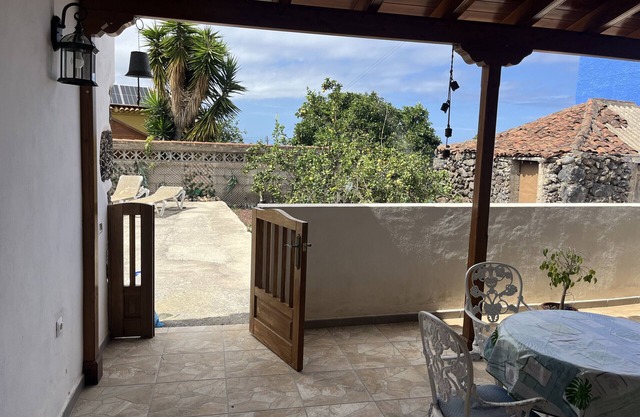 Ideal home for 4 with pool table and beautiful mountain views