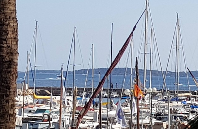 IDEAL LOCATION, CLOSE TO EVERYTHING; SPLENDID VIEW of the SEA and the POINTUS